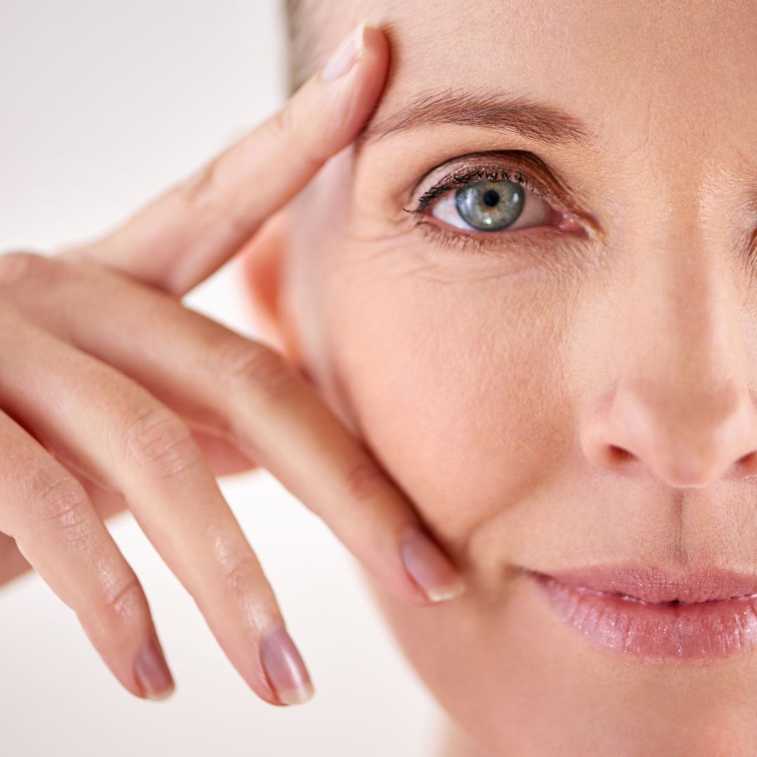 Top 10 Anti-Aging Ingredients & Best Serums That Contain Them